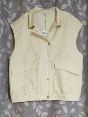 DAVI & DANI Cream Button-Front Sleeveless Utility Vest size L